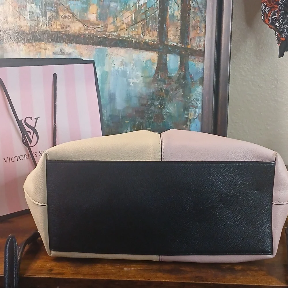 VICTORIA'S SECRET The Victoria Slouchy Satchel in Blush Colorblock - Picture 6 of 13